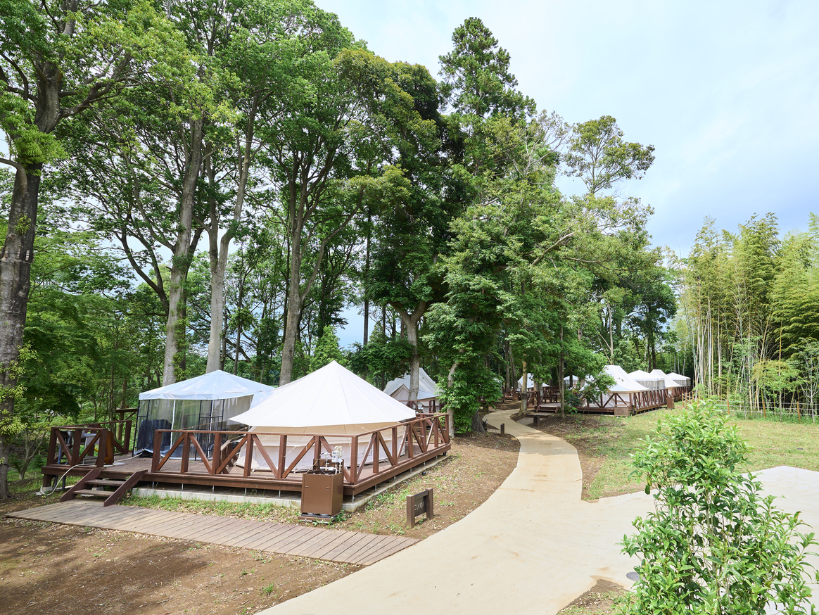 里山で楽しむグランピング