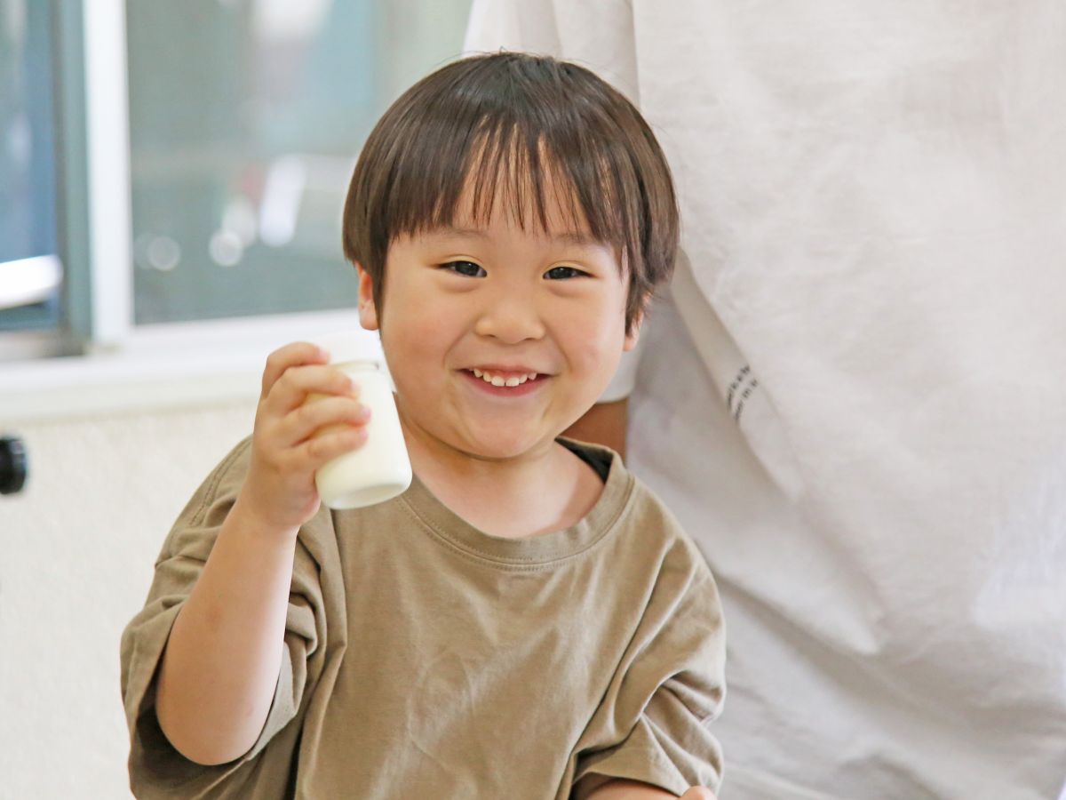 朝は新鮮な牛乳をどうぞ