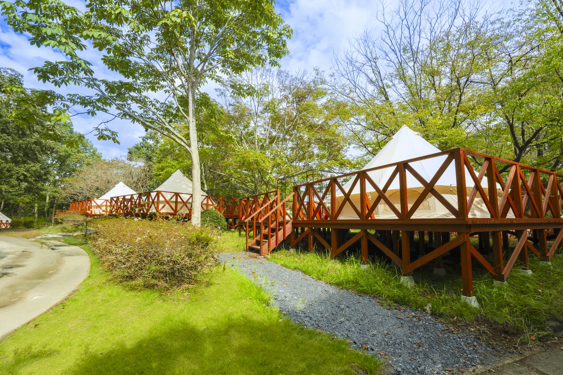 植物園と調和するグランピング